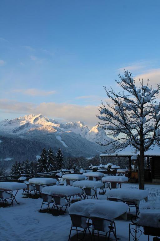 Pfeiffer Alm Am Sonnenhang Mit Blick Auf Die Zugspitze Garmisch-Partenkirchen Esterno foto