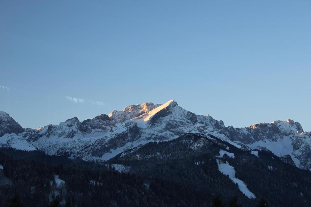 Pfeiffer Alm Am Sonnenhang Mit Blick Auf Die Zugspitze Garmisch-Partenkirchen Esterno foto