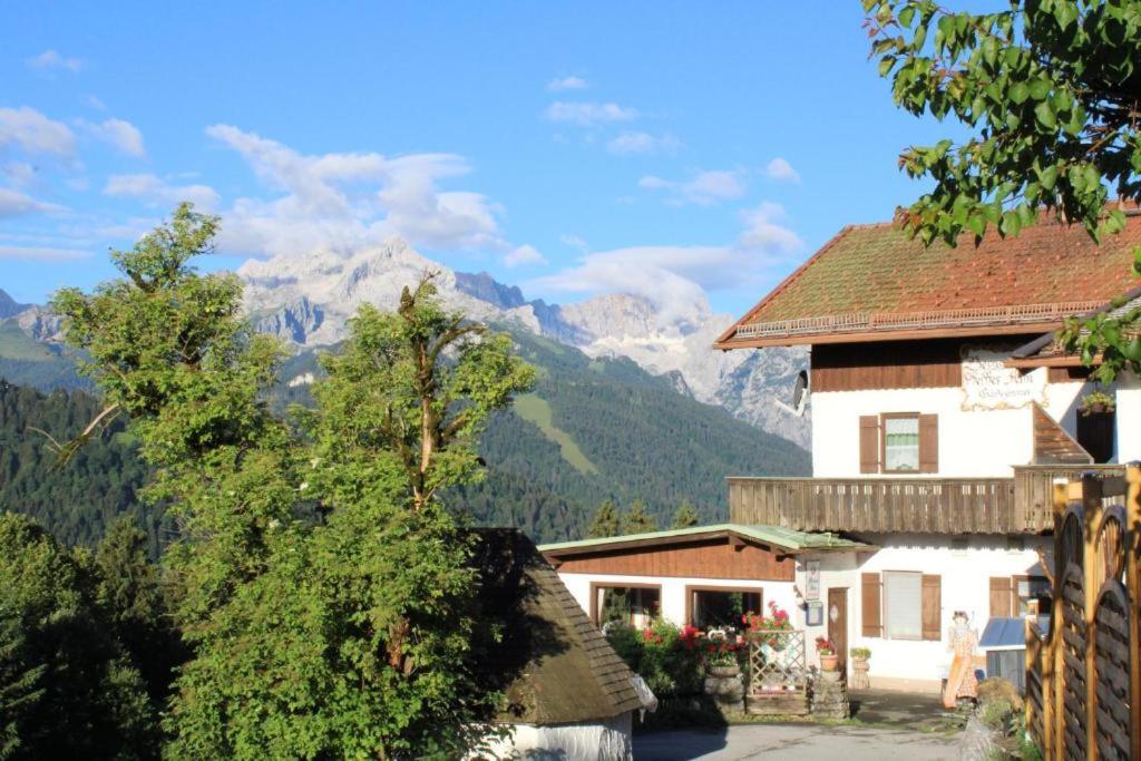 Pfeiffer Alm Am Sonnenhang Mit Blick Auf Die Zugspitze Garmisch-Partenkirchen Esterno foto